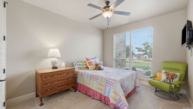 263 TRIPLE R DR, La Vernia, TX 78121