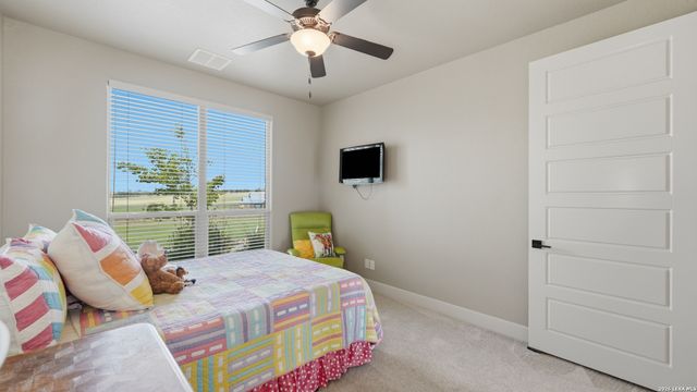 263 TRIPLE R DR, La Vernia, TX 78121