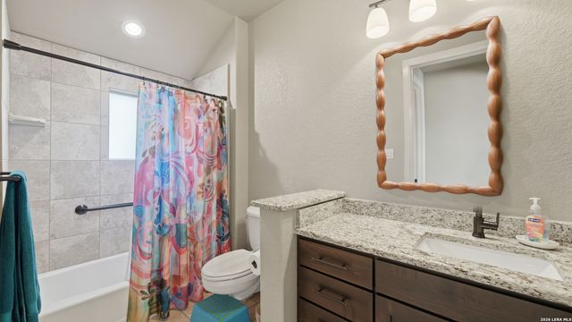 263 TRIPLE R DR, La Vernia, TX 78121