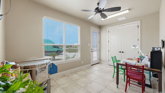 263 TRIPLE R DR, La Vernia, TX 78121