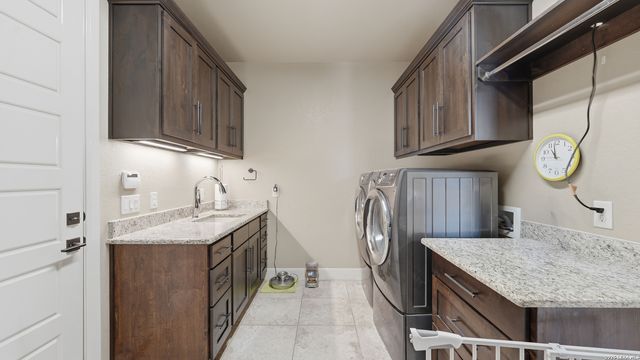263 TRIPLE R DR, La Vernia, TX 78121