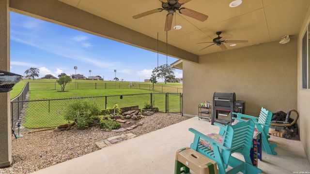 263 TRIPLE R DR, La Vernia, TX 78121