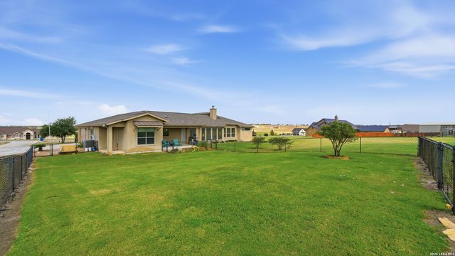 263 TRIPLE R DR, La Vernia, TX 78121