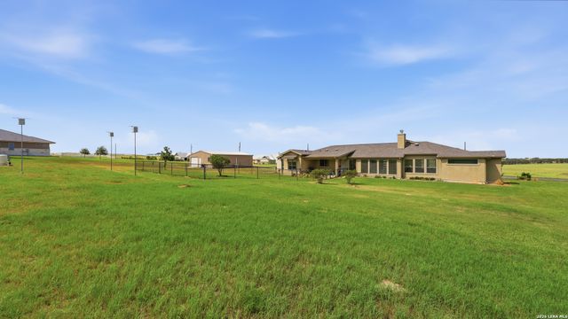 263 TRIPLE R DR, La Vernia, TX 78121