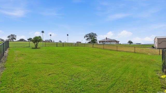 263 TRIPLE R DR, La Vernia, TX 78121