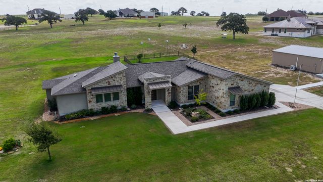 263 TRIPLE R DR, La Vernia, TX 78121