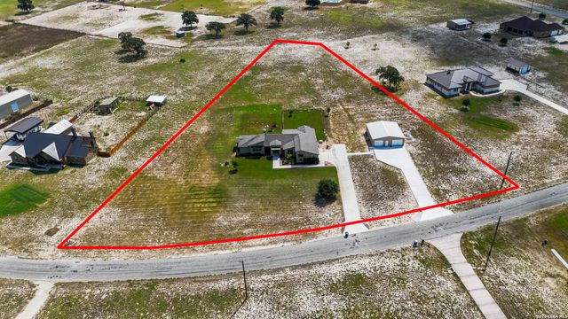 263 TRIPLE R DR, La Vernia, TX 78121