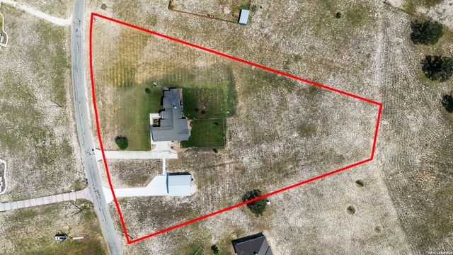 263 TRIPLE R DR, La Vernia, TX 78121