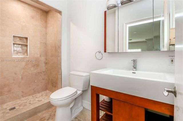 1108 Washington St, Hollywood, FL 33019