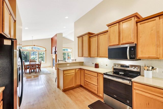 617 Nightingale Lane, Cottage Grove, WI 53527