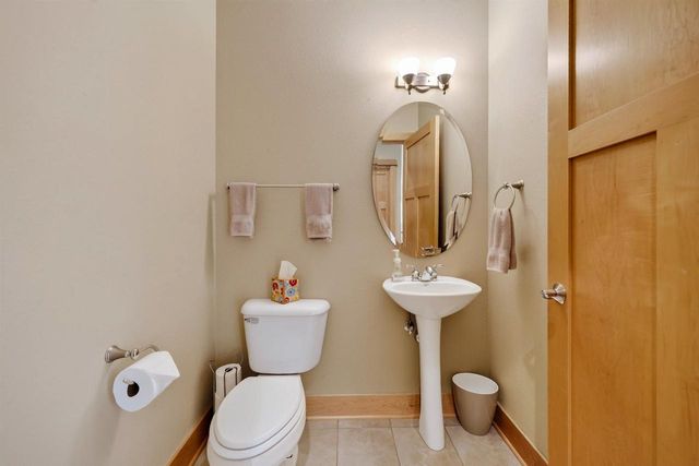 617 Nightingale Lane, Cottage Grove, WI 53527