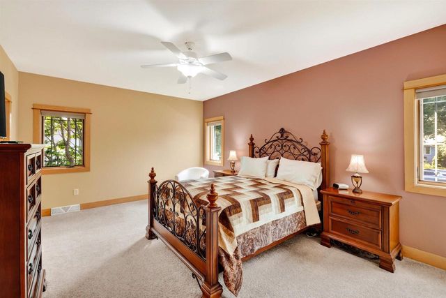 617 Nightingale Lane, Cottage Grove, WI 53527