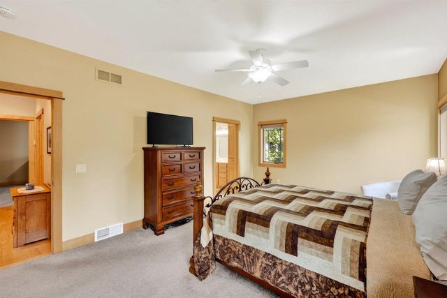 617 Nightingale Lane, Cottage Grove, WI 53527