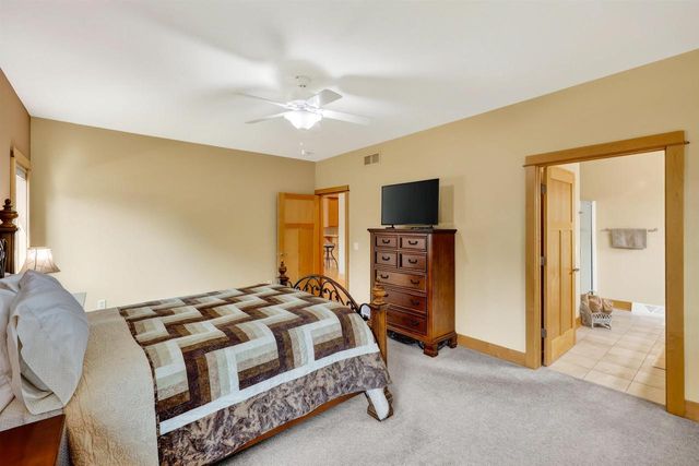 617 Nightingale Lane, Cottage Grove, WI 53527