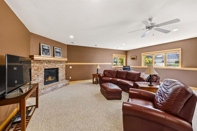 617 Nightingale Lane, Cottage Grove, WI 53527