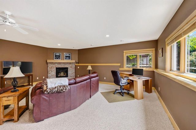 617 Nightingale Lane, Cottage Grove, WI 53527