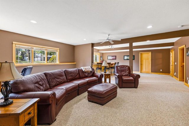 617 Nightingale Lane, Cottage Grove, WI 53527