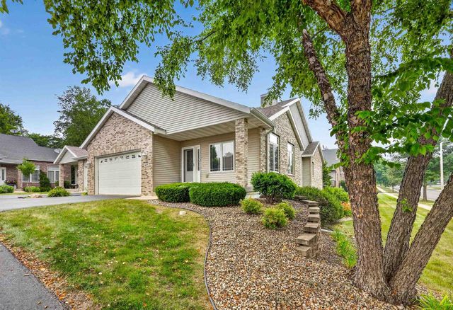 617 Nightingale Lane, Cottage Grove, WI 53527