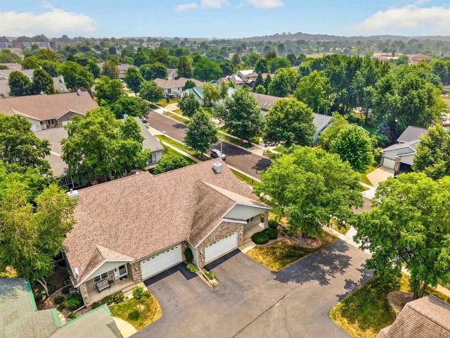 617 Nightingale Lane, Cottage Grove, WI 53527