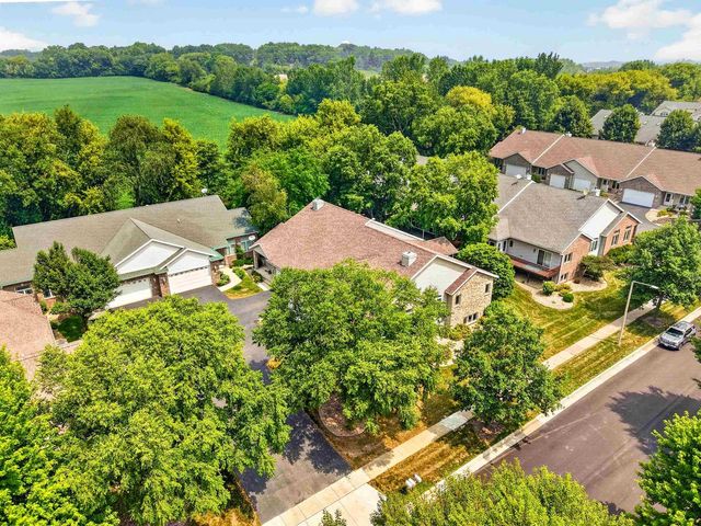 617 Nightingale Lane, Cottage Grove, WI 53527