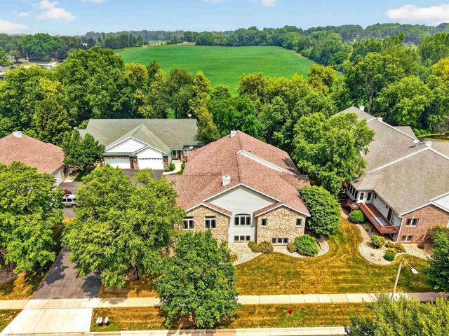 617 Nightingale Lane, Cottage Grove, WI 53527