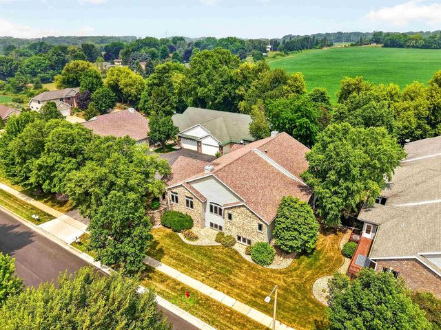 617 Nightingale Lane, Cottage Grove, WI 53527