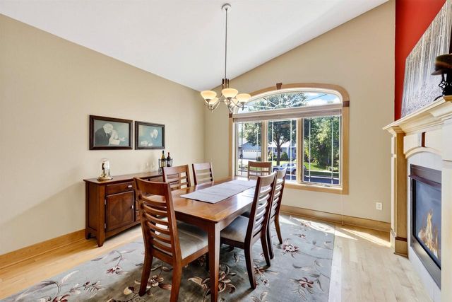 617 Nightingale Lane, Cottage Grove, WI 53527