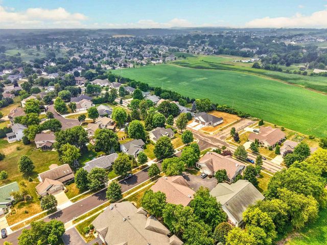 617 Nightingale Lane, Cottage Grove, WI 53527