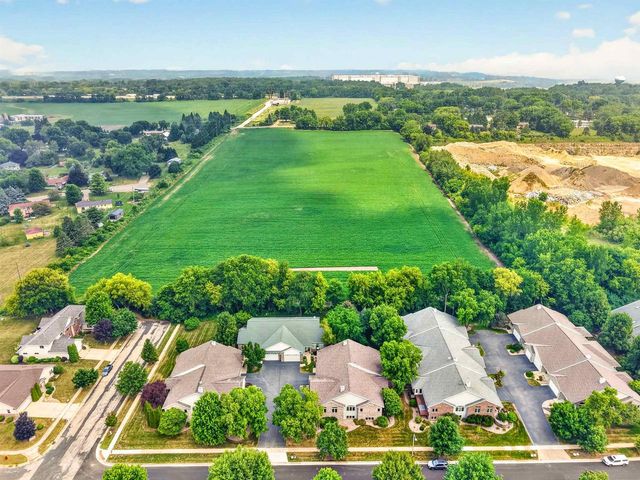 617 Nightingale Lane, Cottage Grove, WI 53527