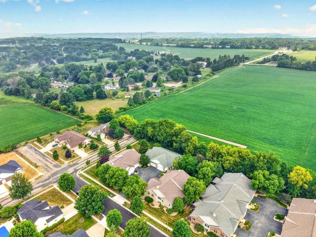 617 Nightingale Lane, Cottage Grove, WI 53527