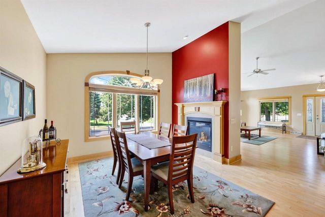 617 Nightingale Lane, Cottage Grove, WI 53527