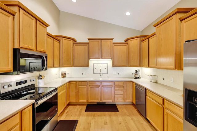 617 Nightingale Lane, Cottage Grove, WI 53527