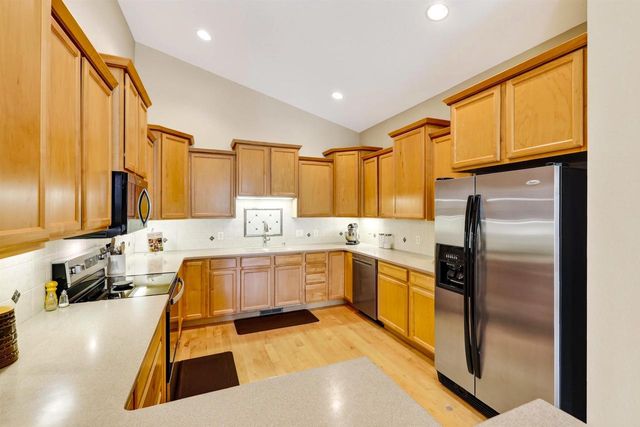 617 Nightingale Lane, Cottage Grove, WI 53527