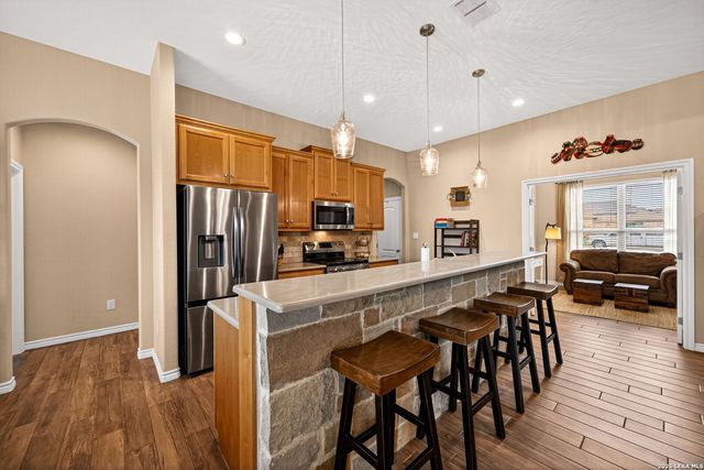 1705 CROOKED CREEK DR, Pleasanton, TX 78064