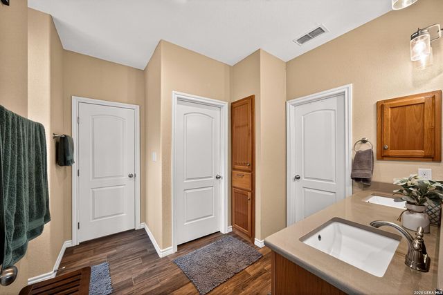 1705 CROOKED CREEK DR, Pleasanton, TX 78064