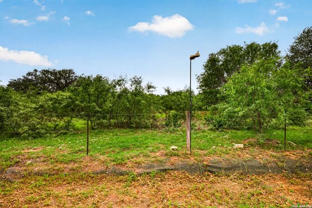 1705 CROOKED CREEK DR, Pleasanton, TX 78064