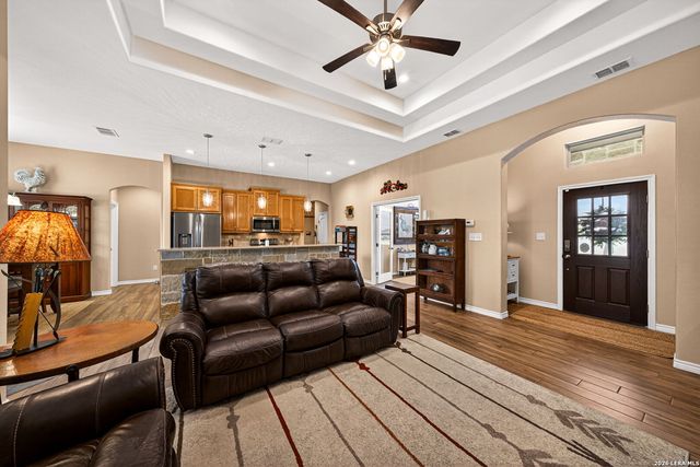 1705 CROOKED CREEK DR, Pleasanton, TX 78064