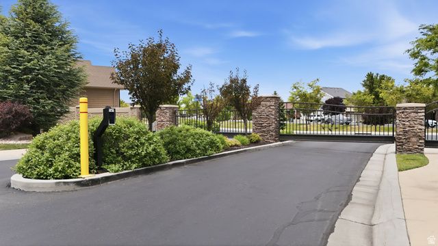 3802 W AUTUMN RAIN RD, South Jordan, UT 84009