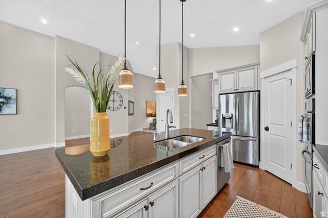 3802 W AUTUMN RAIN RD, South Jordan, UT 84009