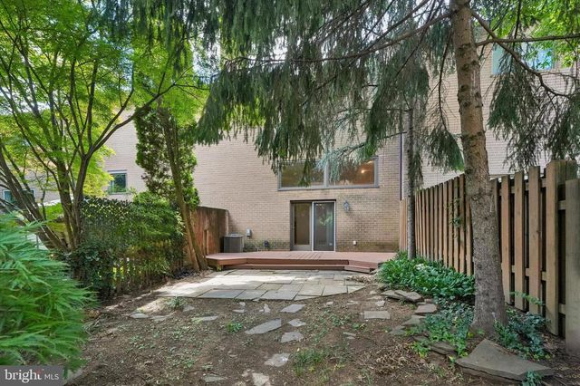 156 EATON DR, Wayne, PA 19087
