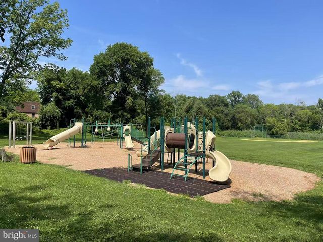 156 EATON DR, Wayne, PA 19087