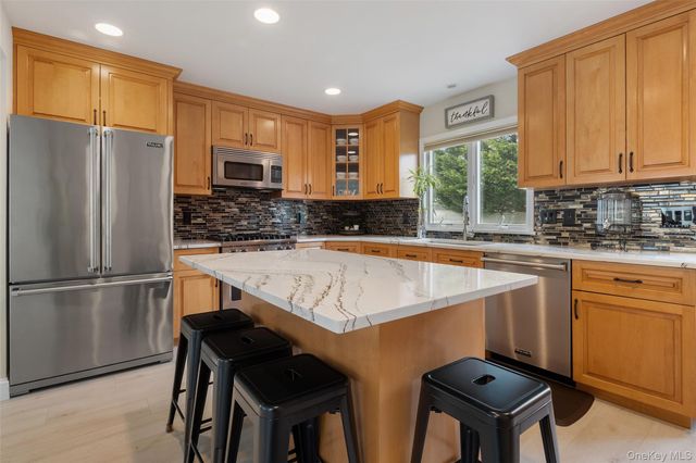 24 Jennings Road, White Plains, NY 10605