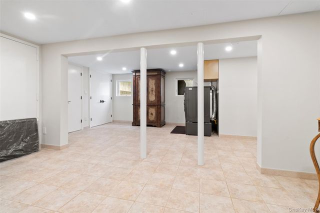 24 Jennings Road, White Plains, NY 10605