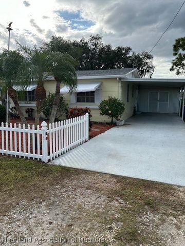 647 HOLMES Avenue, Lake Placid, FL 33852
