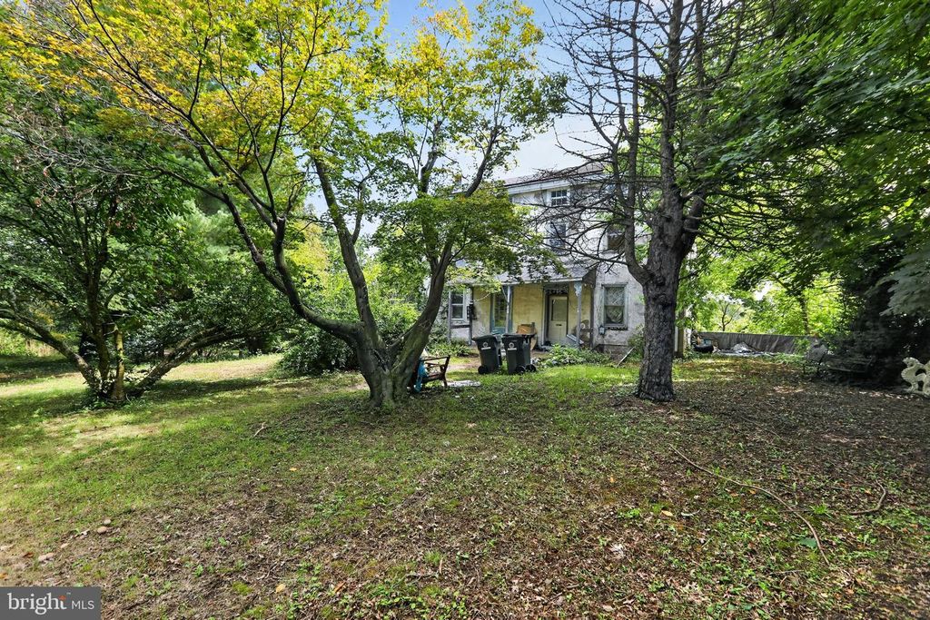 210-212 HECKLE ST, PHOENIXVILLE, PA 19460 — photo 2