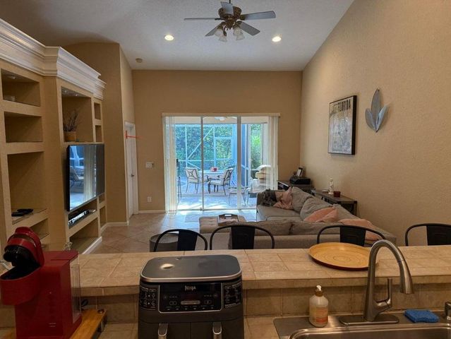 328 W Coral Trace Circle W, Delray Beach, FL 33445