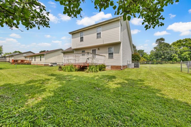 3440 Sandpiper Dr, Clarksville, TN 37042