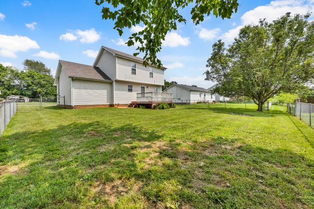 3440 Sandpiper Dr, Clarksville, TN 37042
