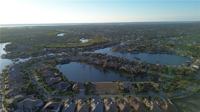 5808 Harbour CIR, Cape Coral, FL 33914