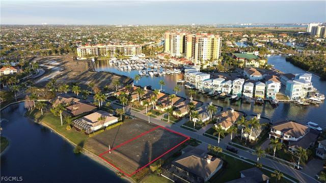 5808 Harbour CIR, Cape Coral, FL 33914